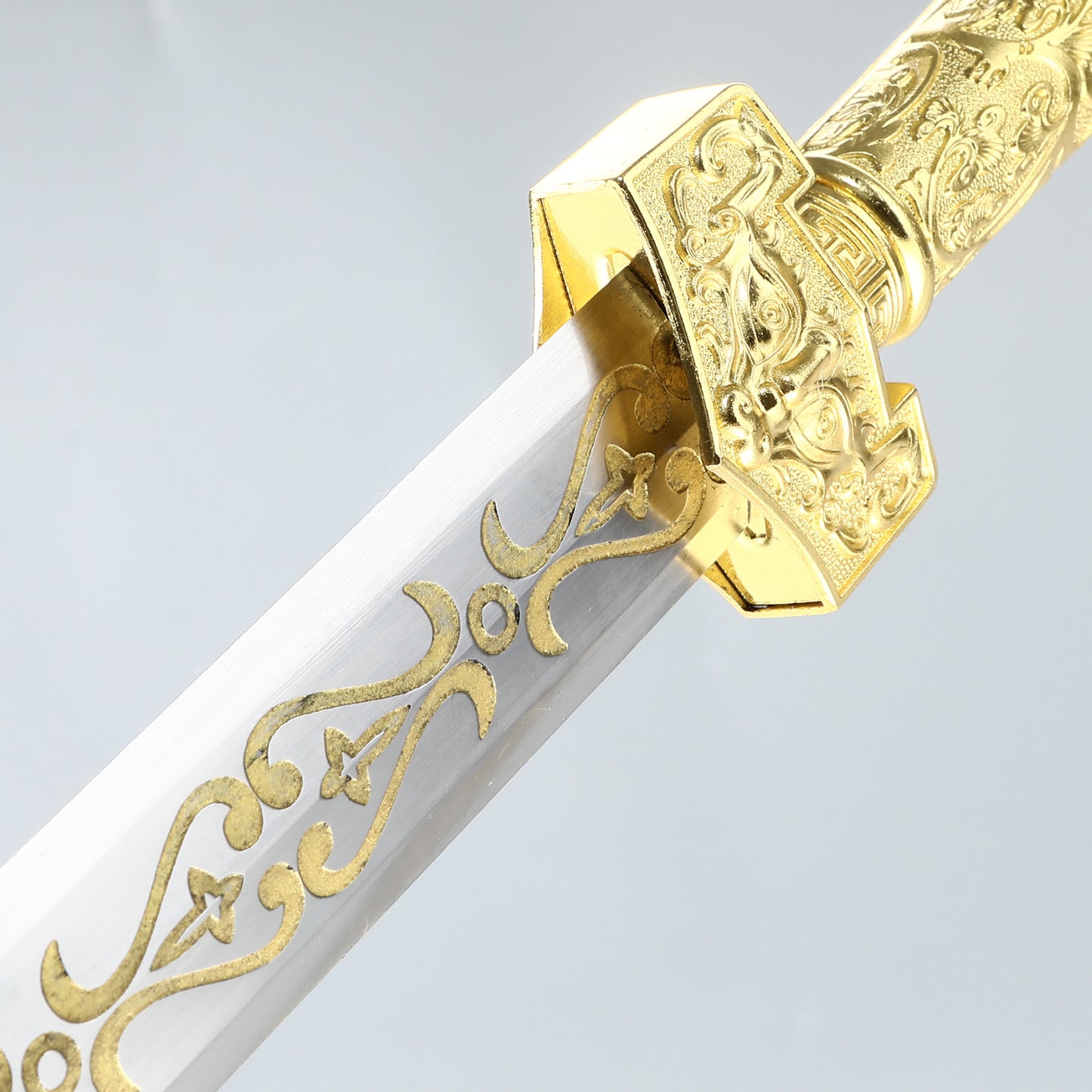 Chinese handmade straight double-edged sword 1095 high manganese steel gold sheath