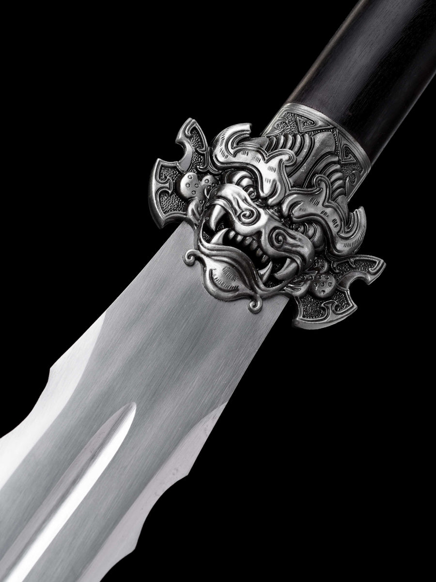 Eighteen weapons for decoration and collection, dragon singing spear