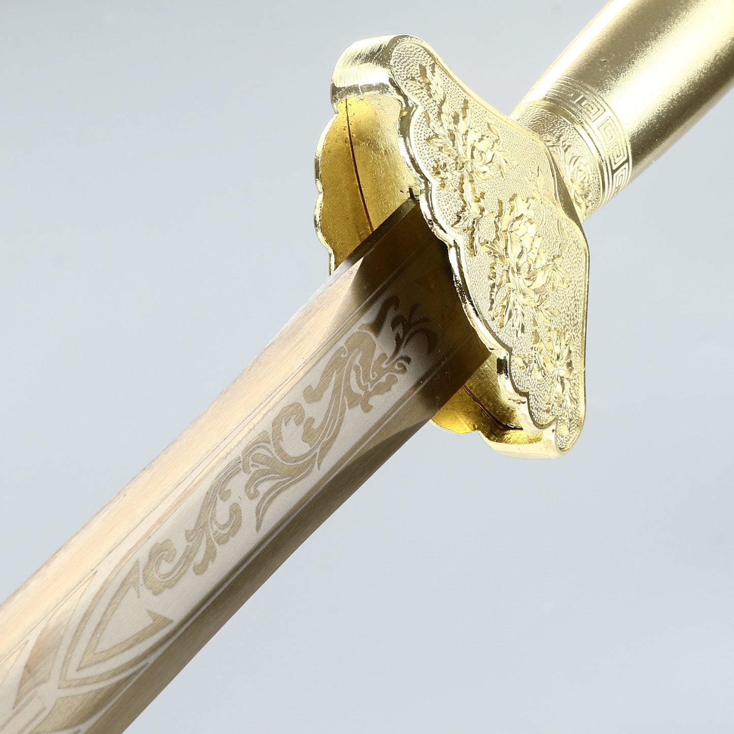 A 1095 steel sword from the Han Dynasty handmade in China, imitating a golden sword, used for collection and gift giving