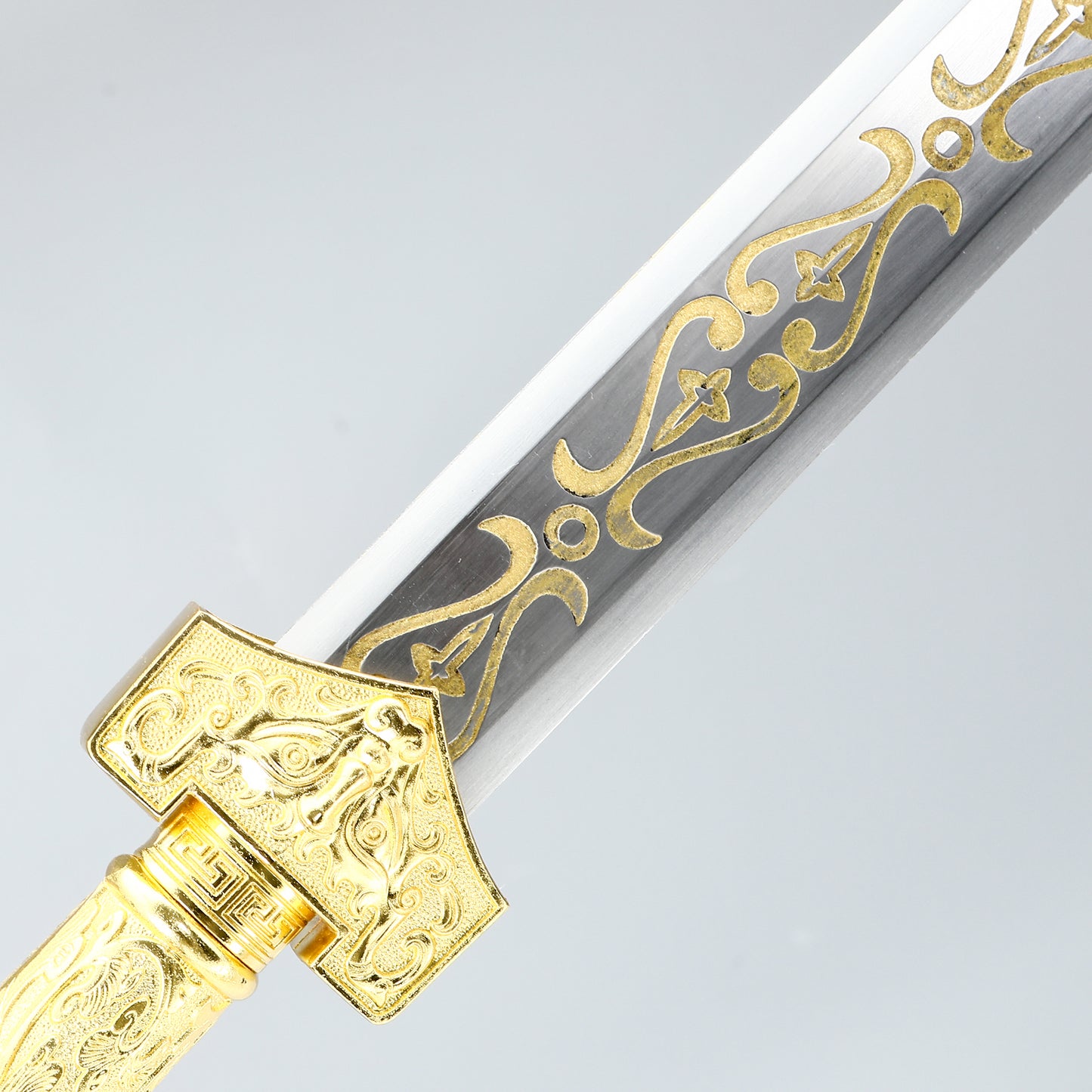 Chinese handmade straight double-edged sword 1095 high manganese steel gold sheath