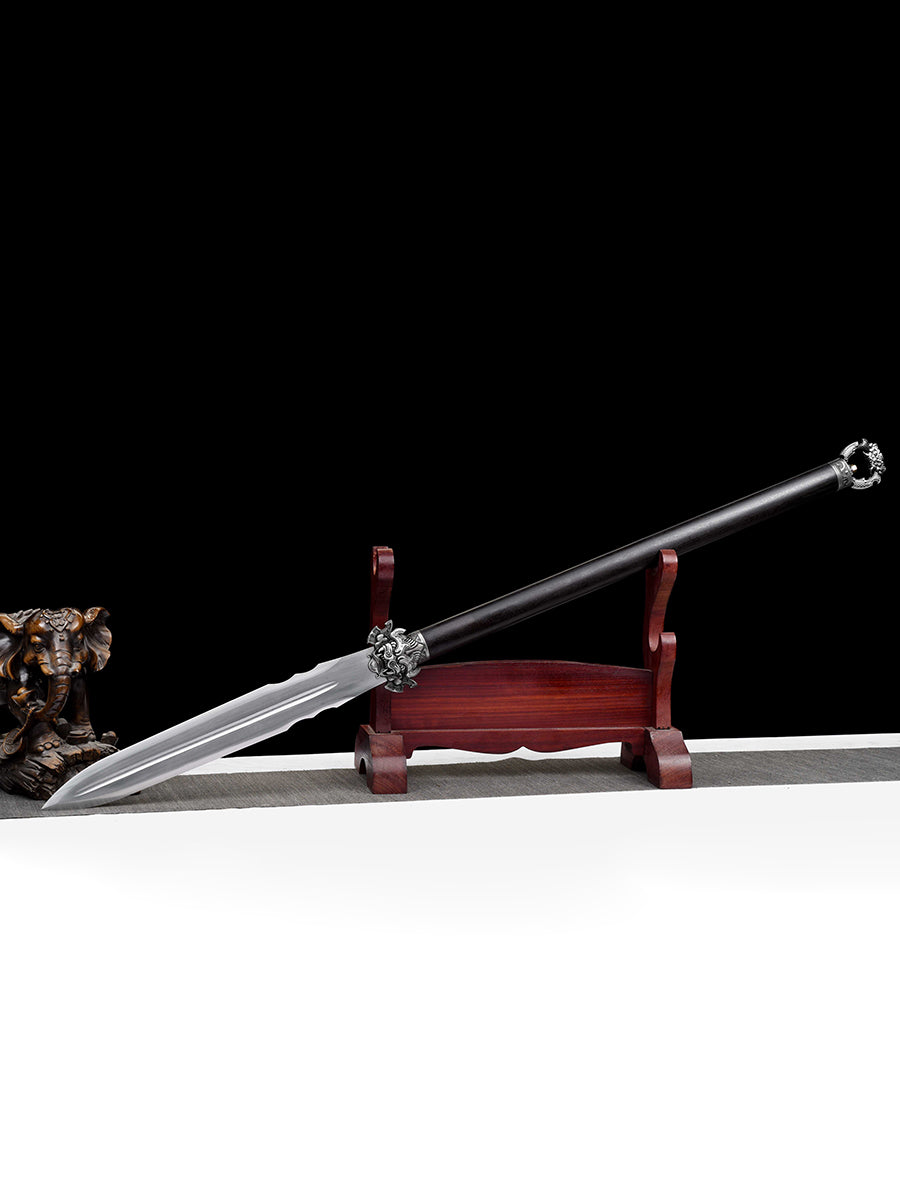 Eighteen weapons for decoration and collection, dragon singing spear