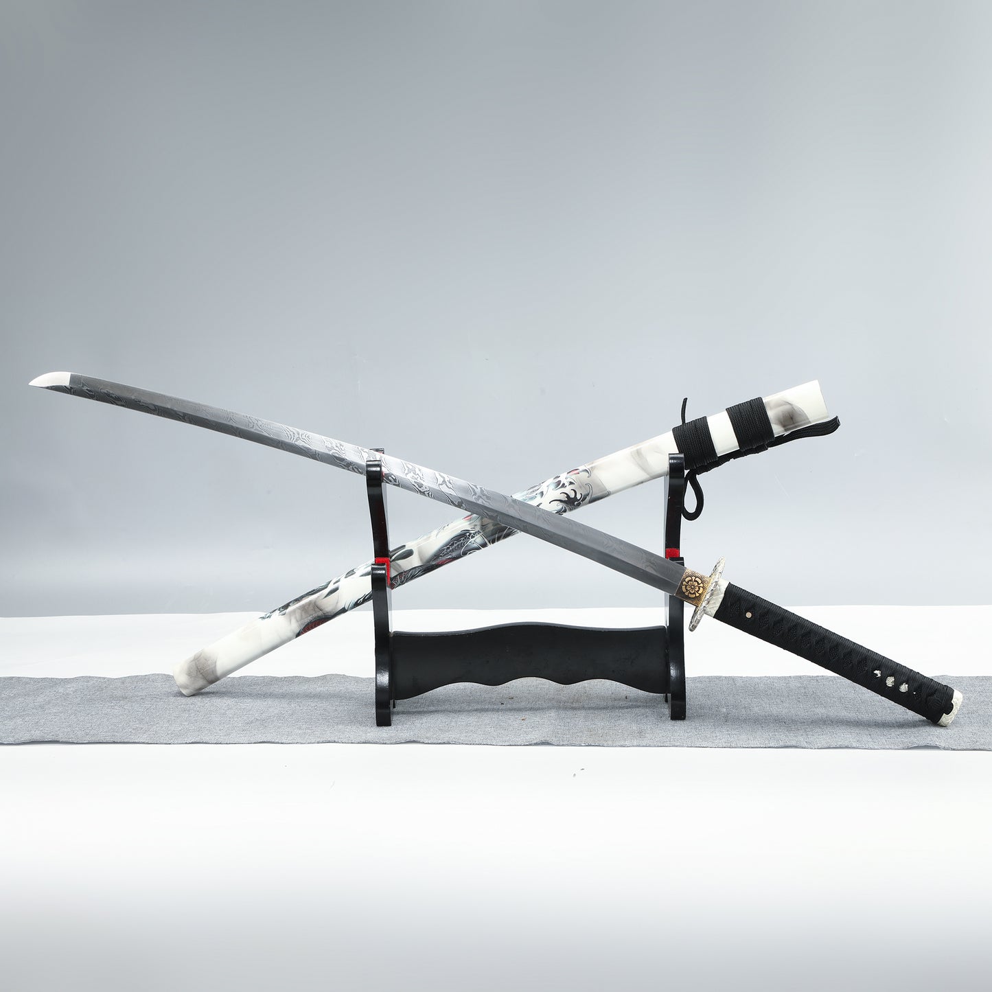 Real Damascus Steel Samurai Sword – Handmade Damascus Katana with Folded Steel, Full Tang Feature – The Perfect Blend of Tradition and Craftsmanship