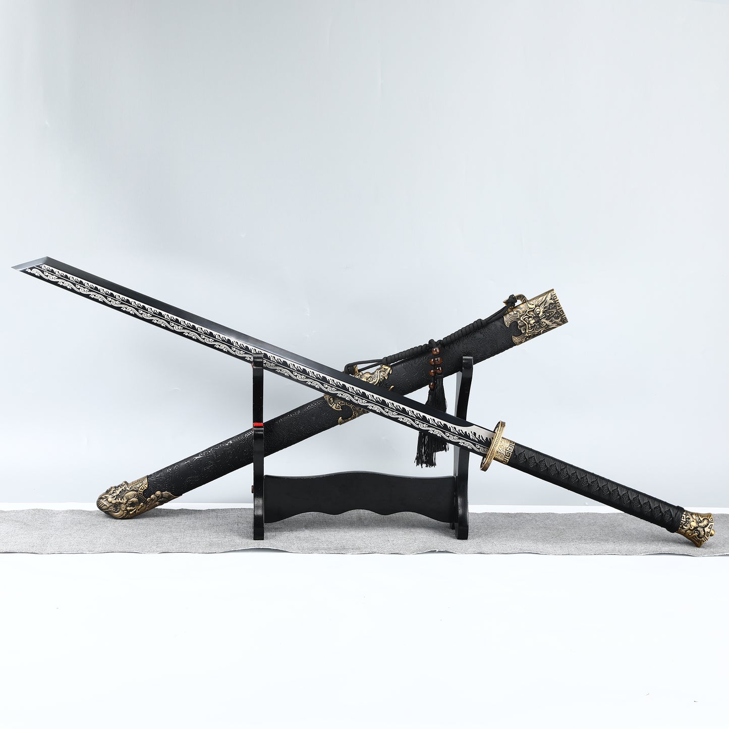 Chinese straight knife Tang knife film and television knife decoration knife 1095 steel manufacturing dragon pattern scabbard