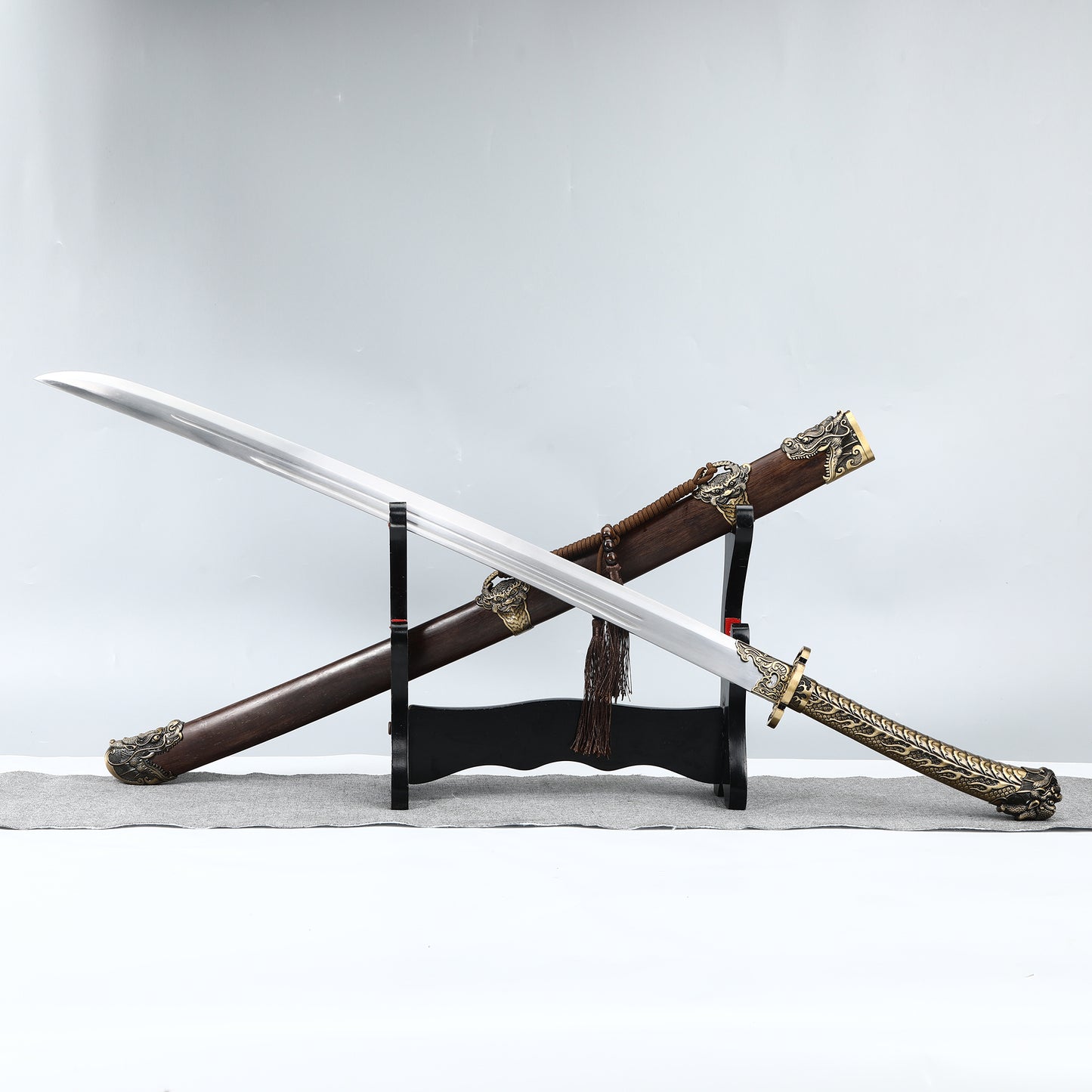 Chinese film and television knife Tang Dynasty knife 1095 steel production solid wood pear wood sheath