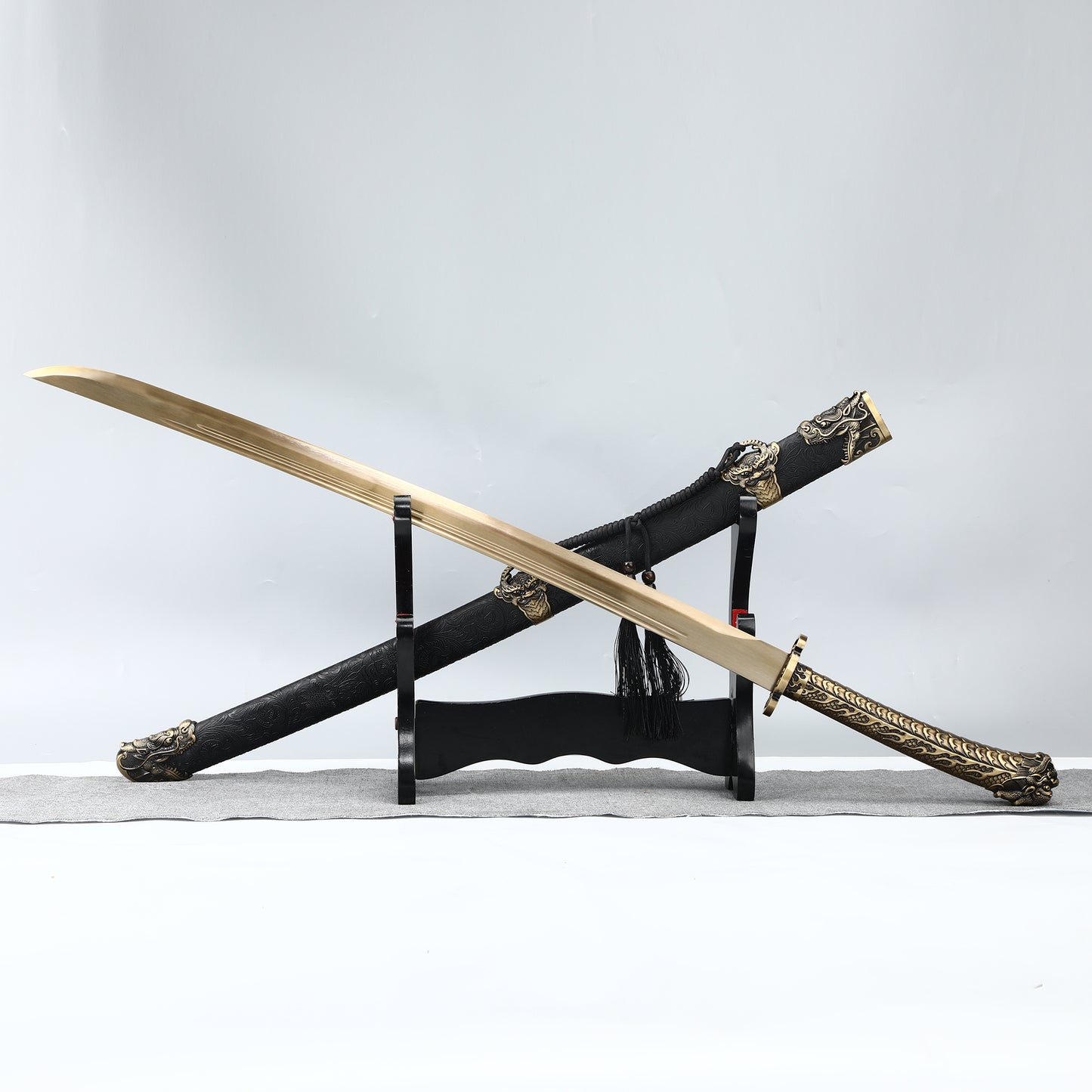 Chinese film and television knife Tang Dynasty knife made of 1095 steel with black dragon pattern sheath