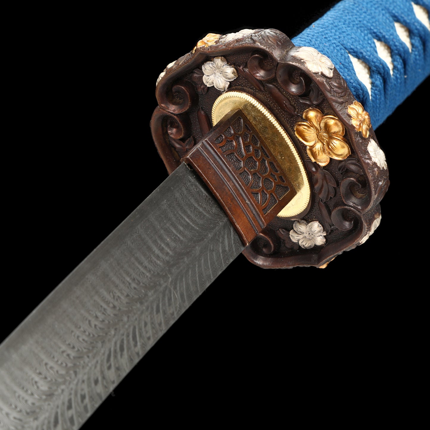 Hand forging Damascus steel feather pattern to make yellow sheath