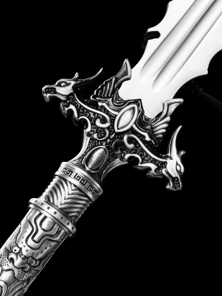 Eighteen weapons: Dragon Gallbladder Bright Silver Spear