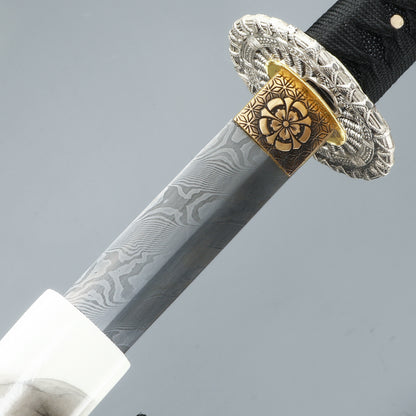 Real Damascus Steel Samurai Sword – Handmade Damascus Katana with Folded Steel, Full Tang Feature – The Perfect Blend of Tradition and Craftsmanship