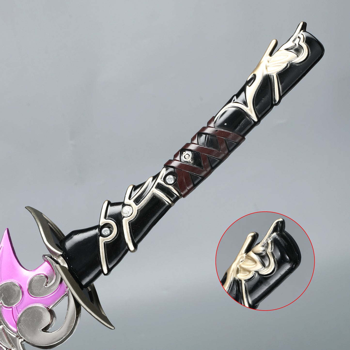 (88)Role playing props are all metal and non cutting