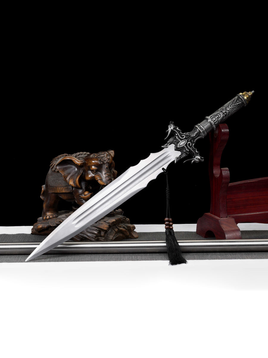 Eighteen weapons: Dragon Gallbladder Bright Silver Spear
